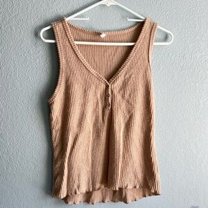 •5/$5• Cream Ribbed Tank
